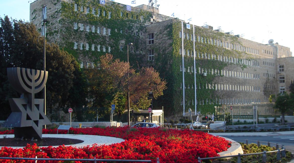 Каца попросили удалиться из Минфина Израиля