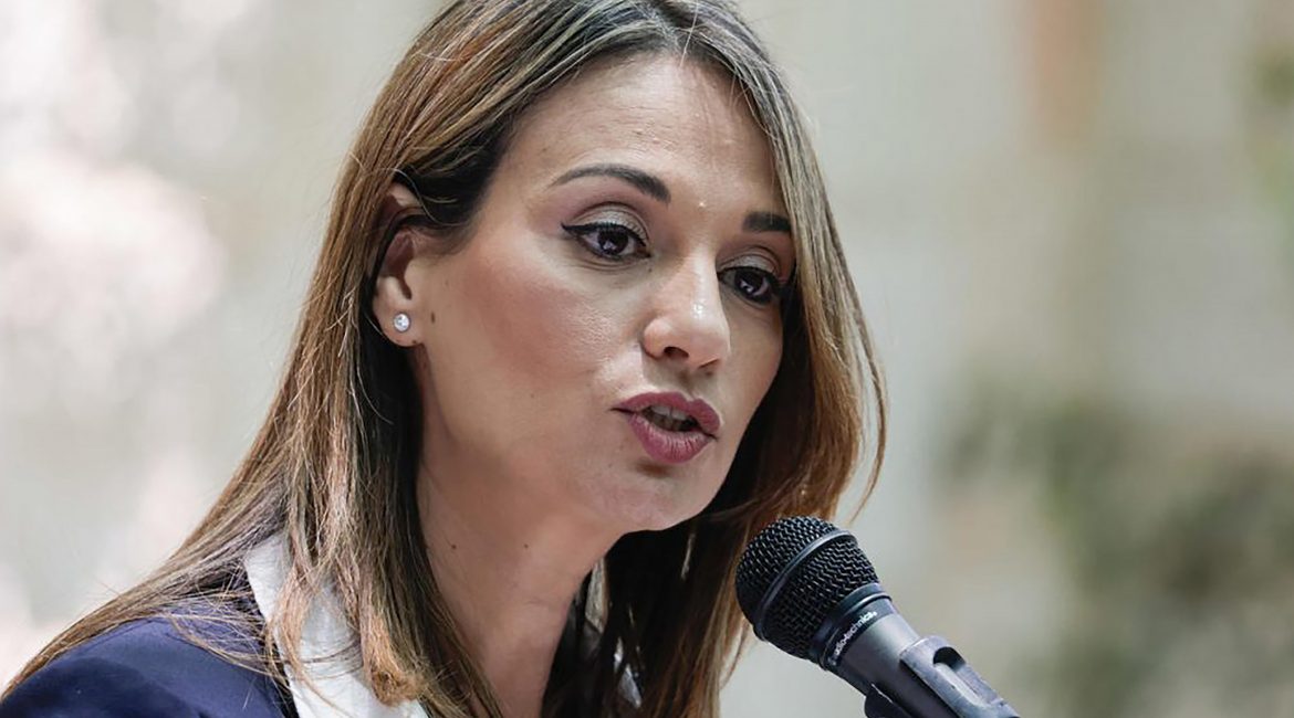 Главный доктор Израиля закрыла авиасообщения ориентируясь на малоимущих израильтян