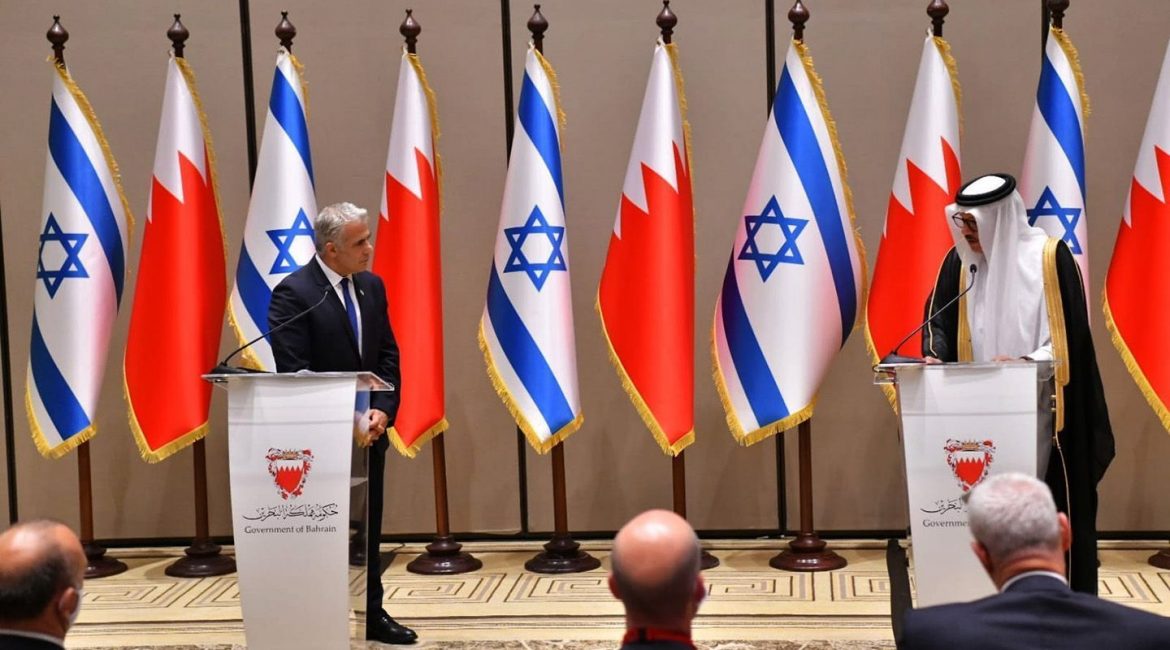Лапид посетил Бахрейн, где открыто заявил о создании Палестинского государства