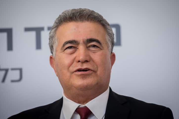 Чиновник без опыта Амир Перец получил зарплату в 1 млн шекелей